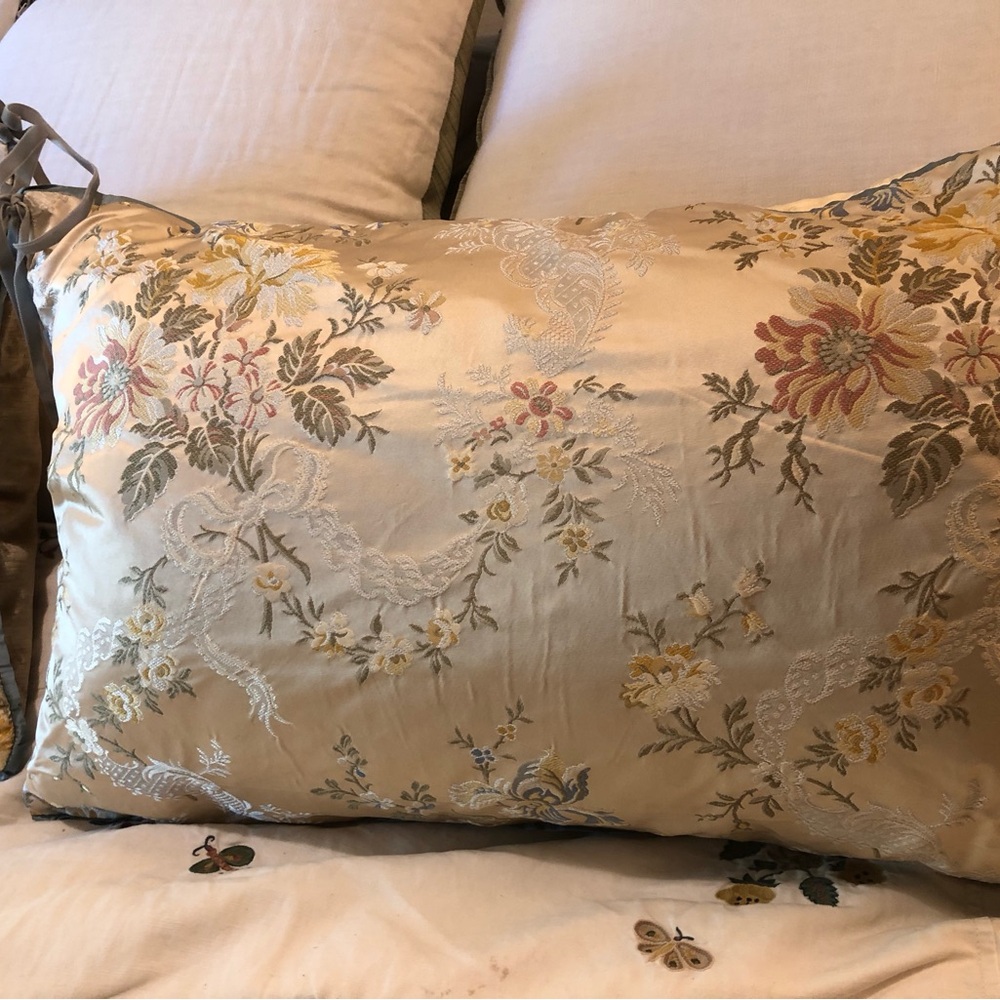 Romantic french Rococo pattern pillows - Picture 2 of 7